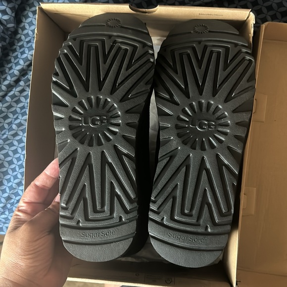 UGG Classic Mini II Boot - Picture 2 of 5